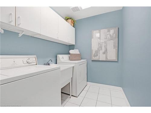 24-20 Meadowlands Boulevard, Ancaster, ON - Indoor Photo Showing Laundry Room