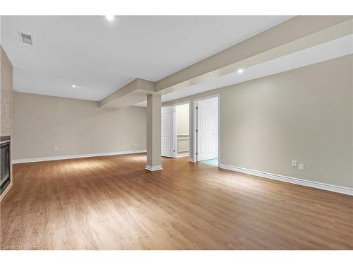 24-20 Meadowlands Boulevard, Ancaster, ON - Indoor Photo Showing Other Room