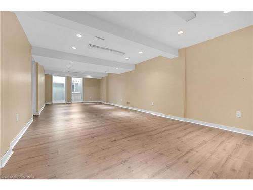 24-20 Meadowlands Boulevard, Ancaster, ON - Indoor Photo Showing Other Room