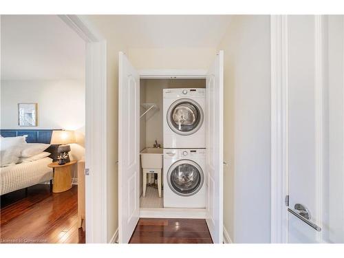 5J Brussels Street, Toronto, ON - Indoor Photo Showing Laundry Room