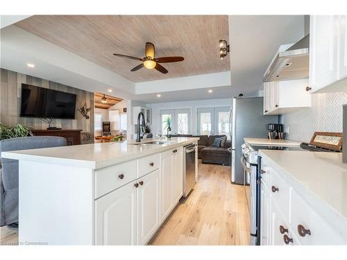 2094 Lakeshore Road, Dunnville, ON - Indoor Photo Showing Kitchen With Upgraded Kitchen