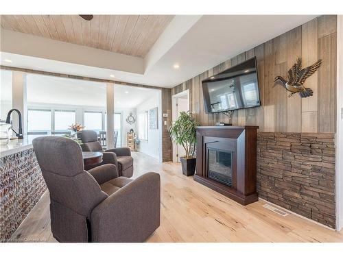 2094 Lakeshore Road, Dunnville, ON - Indoor Photo Showing Living Room With Fireplace