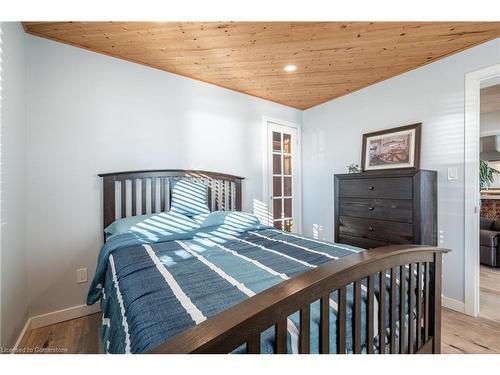 2094 Lakeshore Road, Dunnville, ON - Indoor Photo Showing Bedroom