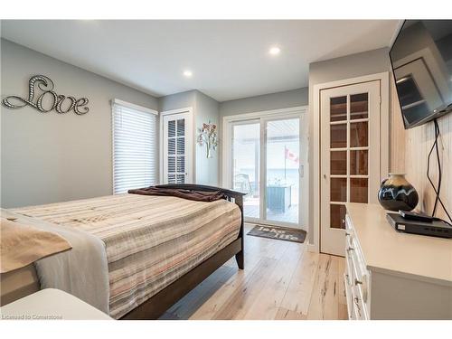 2094 Lakeshore Road, Dunnville, ON - Indoor Photo Showing Bedroom