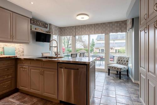 3178 Philip Street, Burlington, ON - Indoor Photo Showing Kitchen