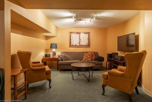 3178 Philip Street, Burlington, ON - Indoor Photo Showing Living Room