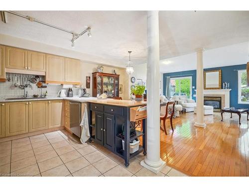 37 Willow Lane, Grimsby, ON - Indoor Photo Showing Kitchen