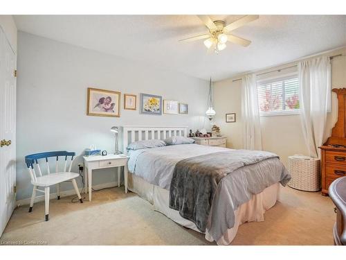 37 Willow Lane, Grimsby, ON - Indoor Photo Showing Bedroom