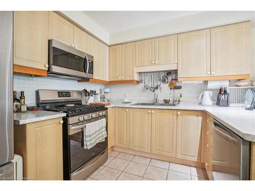 37 Willow Lane, Grimsby, ON - Indoor Photo Showing Kitchen