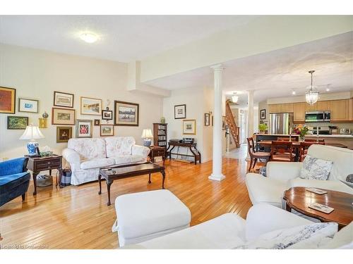 37 Willow Lane, Grimsby, ON - Indoor Photo Showing Living Room