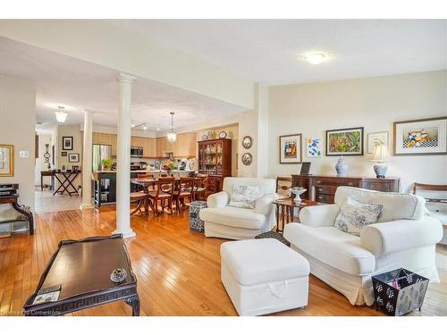 37 Willow Lane, Grimsby, ON - Indoor Photo Showing Living Room