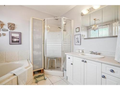 37 Willow Lane, Grimsby, ON - Indoor Photo Showing Bathroom