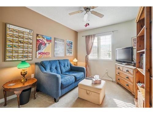 37 Willow Lane, Grimsby, ON - Indoor Photo Showing Living Room