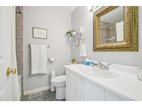 37 Willow Lane, Grimsby, ON - Indoor Photo Showing Bathroom