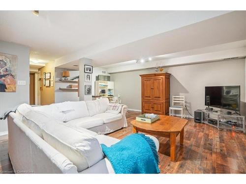 37 Willow Lane, Grimsby, ON - Indoor Photo Showing Living Room