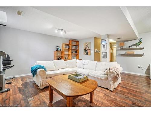 37 Willow Lane, Grimsby, ON - Indoor Photo Showing Living Room