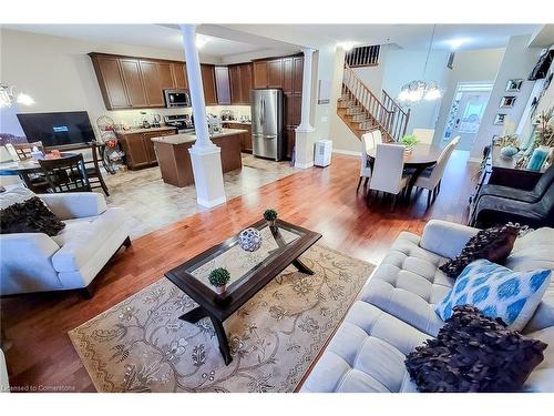 45 Fletcher Road, Hannon, ON - Indoor Photo Showing Living Room