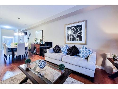 45 Fletcher Road, Hannon, ON - Indoor Photo Showing Living Room