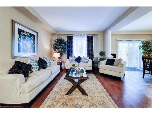 45 Fletcher Road, Hannon, ON - Indoor Photo Showing Living Room