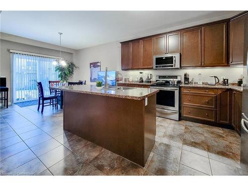 45 Fletcher Road, Hannon, ON - Indoor Photo Showing Kitchen