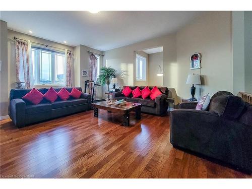 45 Fletcher Road, Hannon, ON - Indoor Photo Showing Living Room