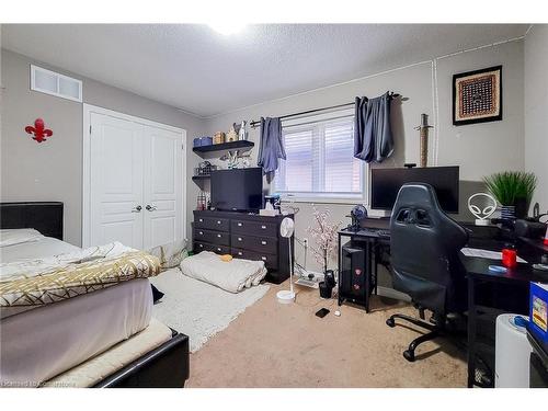 45 Fletcher Road, Hannon, ON - Indoor Photo Showing Bedroom