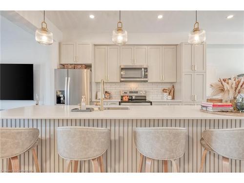 7-187 Wilson Street W, Hamilton, ON - Indoor Photo Showing Kitchen With Upgraded Kitchen