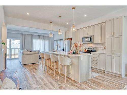 7-187 Wilson Street W, Hamilton, ON - Indoor Photo Showing Kitchen With Upgraded Kitchen