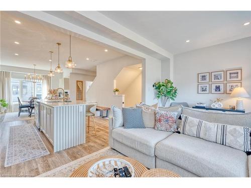 7-187 Wilson Street W, Hamilton, ON - Indoor Photo Showing Living Room