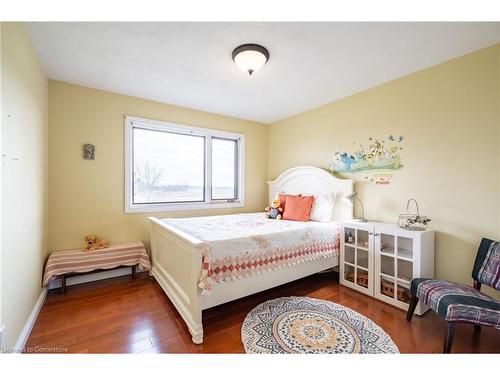 6166 Sinclairville Road, Binbrook, ON - Indoor Photo Showing Bedroom