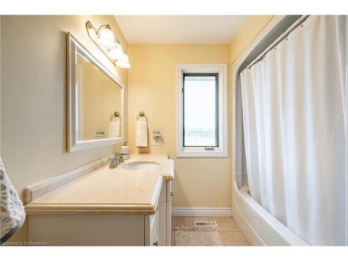 6166 Sinclairville Road, Binbrook, ON - Indoor Photo Showing Bathroom