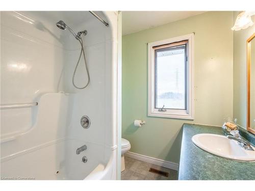 6166 Sinclairville Road, Binbrook, ON - Indoor Photo Showing Bathroom