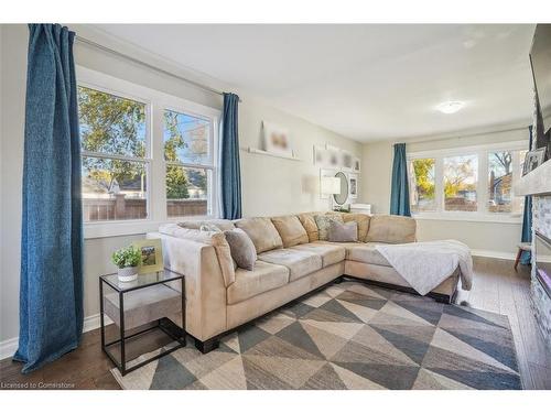 25 Rockwood Avenue, St. Catharines, ON - Indoor Photo Showing Living Room