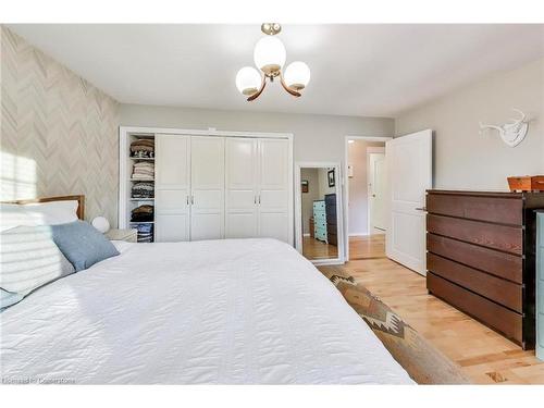 600 Grays Road, Stoney Creek, ON - Indoor Photo Showing Bedroom