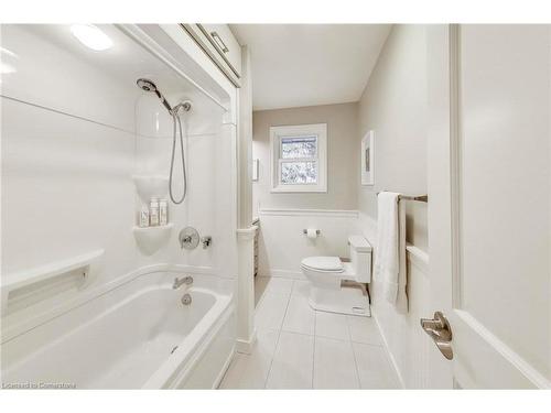 600 Grays Road, Stoney Creek, ON - Indoor Photo Showing Bathroom