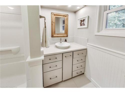 600 Grays Road, Stoney Creek, ON - Indoor Photo Showing Bathroom