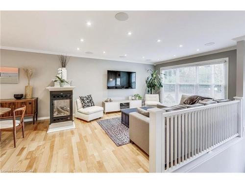 600 Grays Road, Stoney Creek, ON - Indoor Photo Showing Living Room With Fireplace