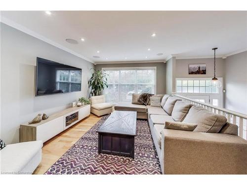 600 Grays Road, Stoney Creek, ON - Indoor Photo Showing Living Room