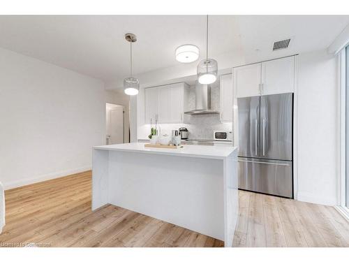 1103-500 Brock Avenue, Burlington, ON - Indoor Photo Showing Kitchen With Stainless Steel Kitchen With Upgraded Kitchen