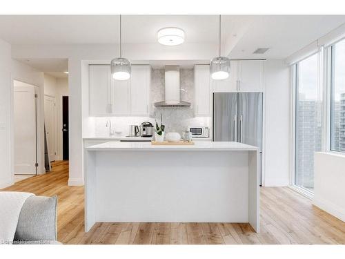 1103-500 Brock Avenue, Burlington, ON - Indoor Photo Showing Kitchen