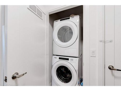 1103-500 Brock Avenue, Burlington, ON - Indoor Photo Showing Laundry Room