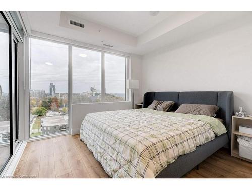 1103-500 Brock Avenue, Burlington, ON - Indoor Photo Showing Bedroom