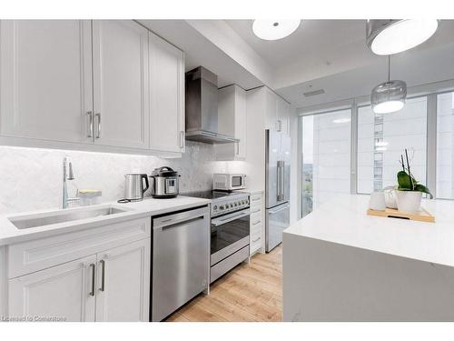 1103-500 Brock Avenue, Burlington, ON - Indoor Photo Showing Kitchen With Stainless Steel Kitchen With Upgraded Kitchen