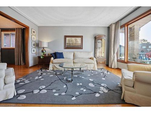 15 Presidio Drive, Hamilton, ON - Indoor Photo Showing Living Room