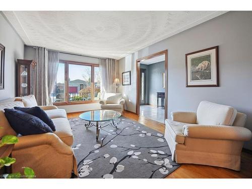 15 Presidio Drive, Hamilton, ON - Indoor Photo Showing Living Room