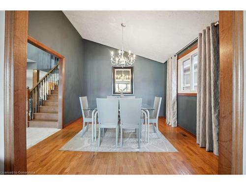 15 Presidio Drive, Hamilton, ON - Indoor Photo Showing Dining Room