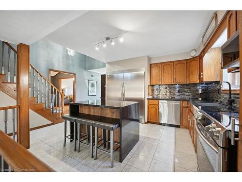 15 Presidio Drive, Hamilton, ON - Indoor Photo Showing Kitchen With Stainless Steel Kitchen