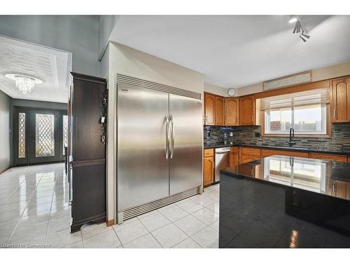 15 Presidio Drive, Hamilton, ON - Indoor Photo Showing Kitchen With Stainless Steel Kitchen