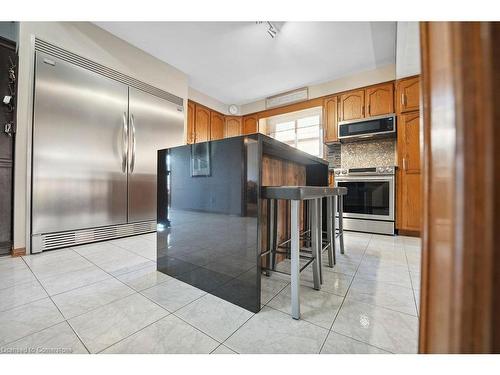 15 Presidio Drive, Hamilton, ON - Indoor Photo Showing Kitchen