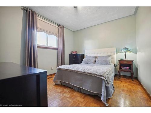 15 Presidio Drive, Hamilton, ON - Indoor Photo Showing Bedroom